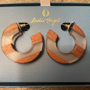 💰ON SALE NEW Darbie’s Angel wood/resin designer earrings. Classic style. NICE!